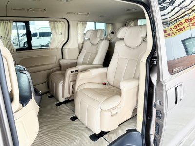 Hyundai Grand Starex 2.5 VIP (ปี 2016) Wagon AT
