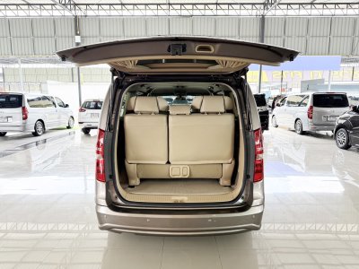 Hyundai Grand Starex 2.5 VIP (ปี 2016) Wagon AT