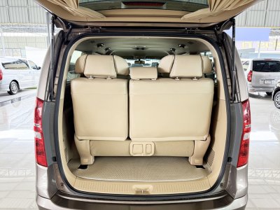 Hyundai Grand Starex 2.5 VIP (ปี 2016) Wagon AT