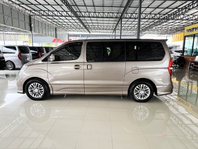 Hyundai Grand Starex 2.5 VIP (ปี 2016) Wagon AT