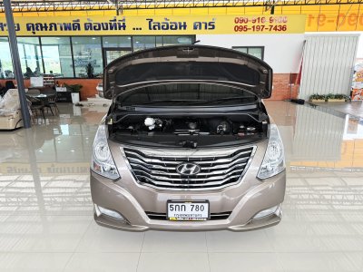 Hyundai Grand Starex 2.5 VIP (ปี 2016) Wagon AT