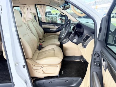 Hyundai Grand Starex 2.5 VIP (ปี 2016) Wagon AT