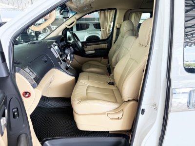 Hyundai Grand Starex 2.5 VIP (ปี 2016) Wagon AT
