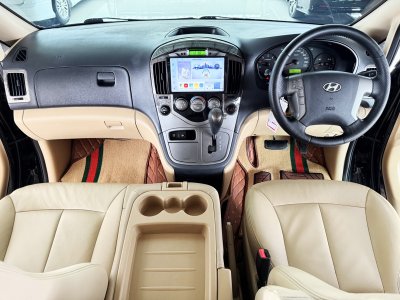 Hyundai Grand Starex 2.5 VIP (ปี 2015) Wagon AT