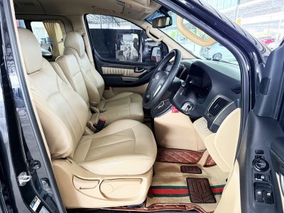 Hyundai Grand Starex 2.5 VIP (ปี 2015) Wagon AT