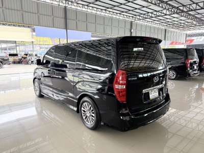 Hyundai Grand Starex 2.5 VIP (ปี 2015) Wagon AT