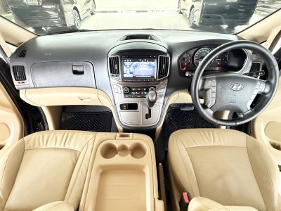 Hyundai H-1 2.5 Deluxe (ปี 2016) Wagon AT