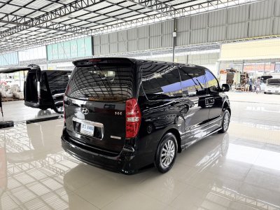 Hyundai H-1 2.5 Deluxe (ปี 2016) Wagon AT