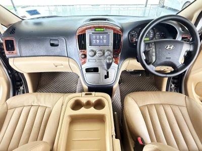 Hyundai H-1 2.5 Deluxe (ปี 2013) Wagon AT