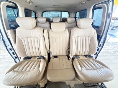 Hyundai H-1 2.5 Deluxe (ปี 2013) Wagon AT