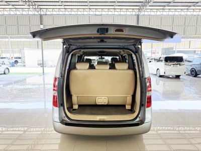 Hyundai H-1 2.5 Deluxe (ปี 2013) Wagon AT