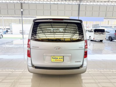 Hyundai H-1 2.5 Deluxe (ปี 2013) Wagon AT