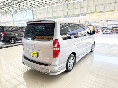 Hyundai H-1 2.5 Deluxe (Y 2013) Wagon AT