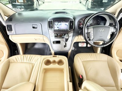 Hyundai H-1 2.5 Deluxe (ปี 2018) Wagon AT