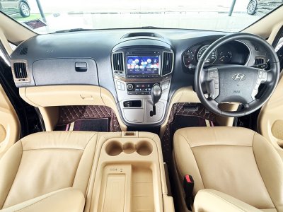 Hyundai H-1 2.5 Deluxe (ปี 2021) Wagon AT