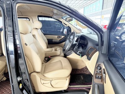 Hyundai H-1 2.5 Deluxe (ปี 2021) Wagon AT