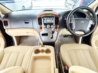 Hyundai H-1 2.5 Deluxe (ปี 2015) Wagon AT