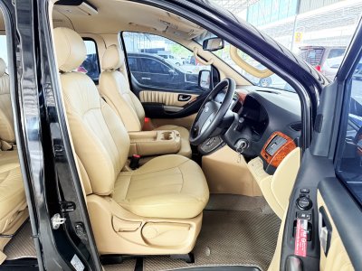 Hyundai H-1 2.5 Deluxe (ปี 2015) Wagon AT