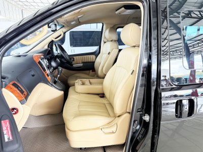 Hyundai H-1 2.5 Deluxe (ปี 2015) Wagon AT