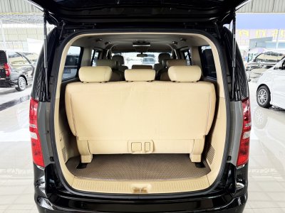 Hyundai H-1 2.5 Deluxe (ปี 2015) Wagon AT
