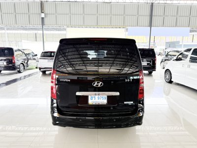 Hyundai H-1 2.5 Deluxe (ปี 2015) Wagon AT