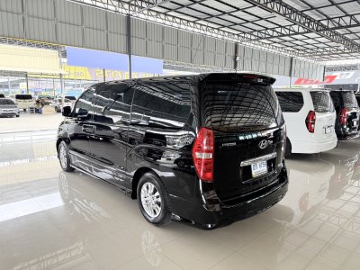 Hyundai H-1 2.5 Deluxe (ปี 2015) Wagon AT
