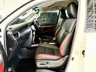 Toyota Fortuner Commander 2.4 V (ปี 2023) SUV AT - 2WD