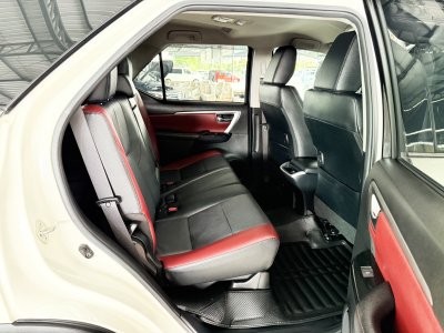 Toyota Fortuner Commander 2.4 V (ปี 2023) SUV AT - 2WD