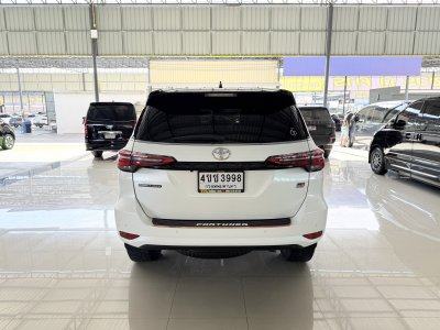 Toyota Fortuner Commander 2.4 V (ปี 2023) SUV AT - 2WD