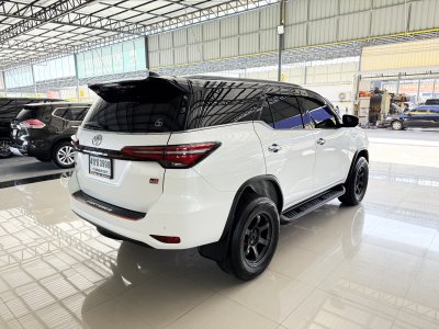 Toyota Fortuner Commander 2.4 V (ปี 2023) SUV AT - 2WD