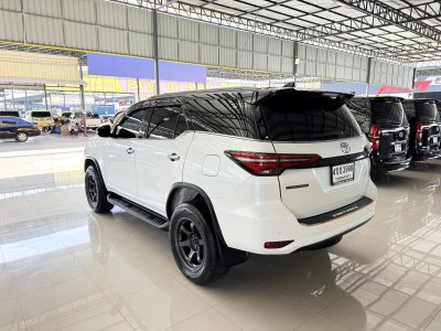 Toyota Fortuner Commander 2.4 V (ปี 2023) SUV AT - 2WD