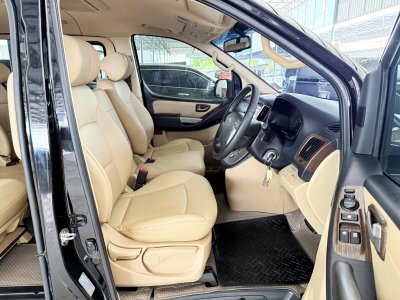 Hyundai H-1 2.5 Deluxe (ปี 2021) Wagon AT