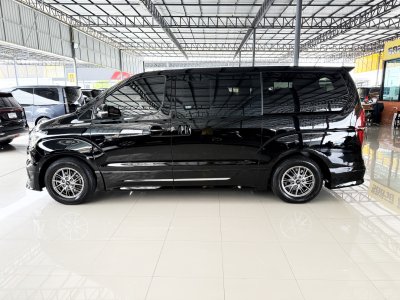Hyundai H-1 2.5 Deluxe (ปี 2021) Wagon AT