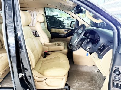 Hyundai H-1 2.5 Deluxe (ปี 2018) Wagon AT