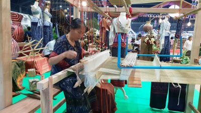 Textiles & Weaving