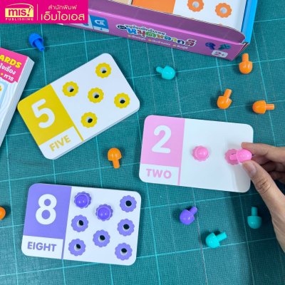 หนูน้อยฝึกนับเลขด้วยหมุดหลากสี