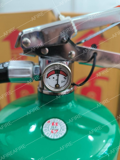 เครื่องดับเพลิงชนิดเคมีสูตรน้ำ SC AFFF PLUS ถังเขียว ยี่ห้อ FIRE MAN