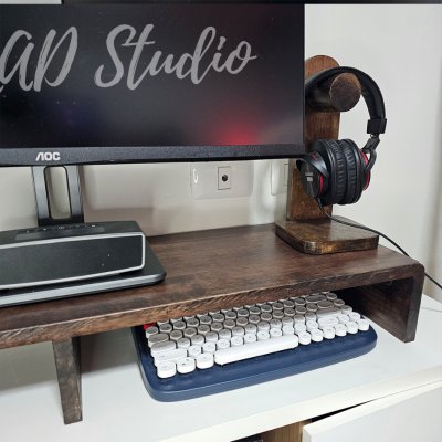 KADStudio ที่วางจอไม้โอ๊คโค้งมี 2 ช่อง (K34)