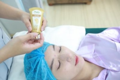 OMD NATURAL GOLD FACIAL SCRUB โอเอ็มดีเนเจอรัล โกลด์ เฟเชียล สครับ