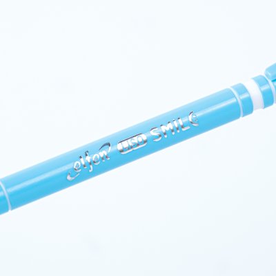 ยกกล่อง 50 ชิ้น Elfen Liso Smile ปากกาลูกลื่น หมึกสีน้ำเงิน 0.5 mm. คละสี