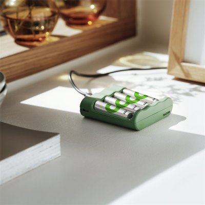 GP ReCyko 2100mAh AA 4Pack + Charger B441 ถ่านพร้อมแท่นชาร์จ