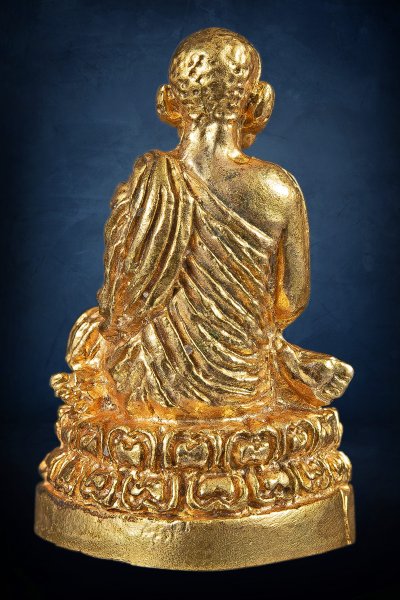 รูปหล่อนั่งบัว