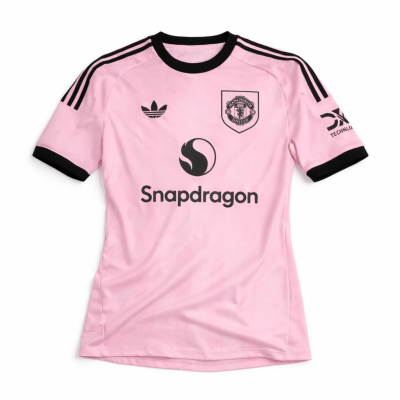 Manchester United 2025/26 Third Goalkeeper Shirt / pink