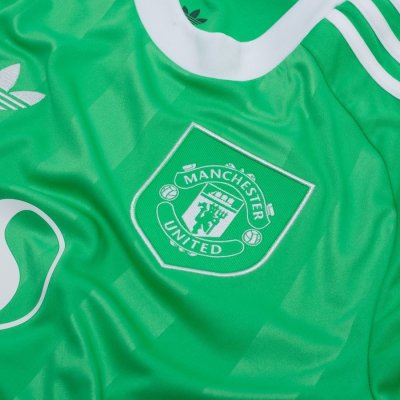 Manchester United 2025/26 Third Goalkeeper Shirt