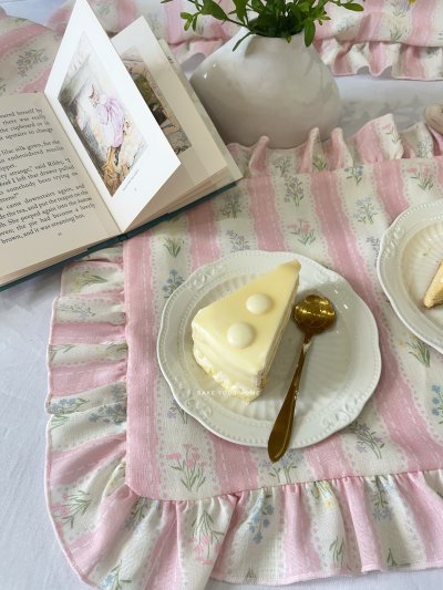 Flowers Whispers Ruffled Placemat