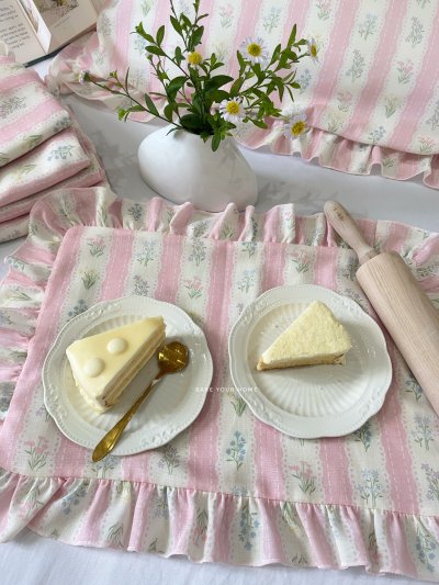 Flowers Whispers Ruffled Placemat