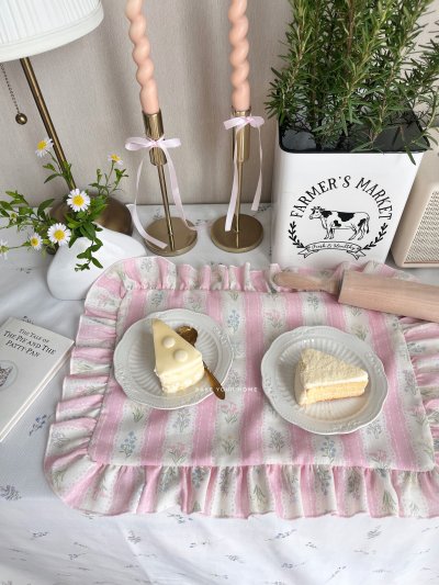 Flowers Whispers Ruffled Placemat