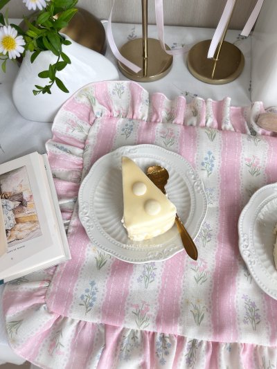 Flowers Whispers Ruffled Placemat