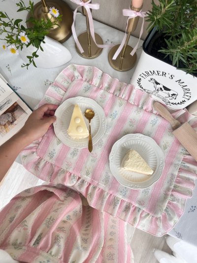 Flowers Whispers Ruffled Placemat