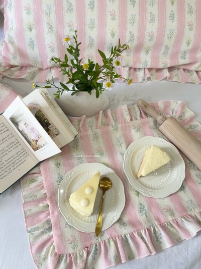 Flowers Whispers Ruffled Placemat